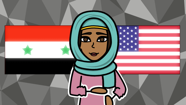 Une fille syrienne se tient debout, souriante, devant un drapeau syrien et un drapeau américain, disposés sur un fond géométrique gris. Elle porte un hijab bleu clair et une chemise rose.